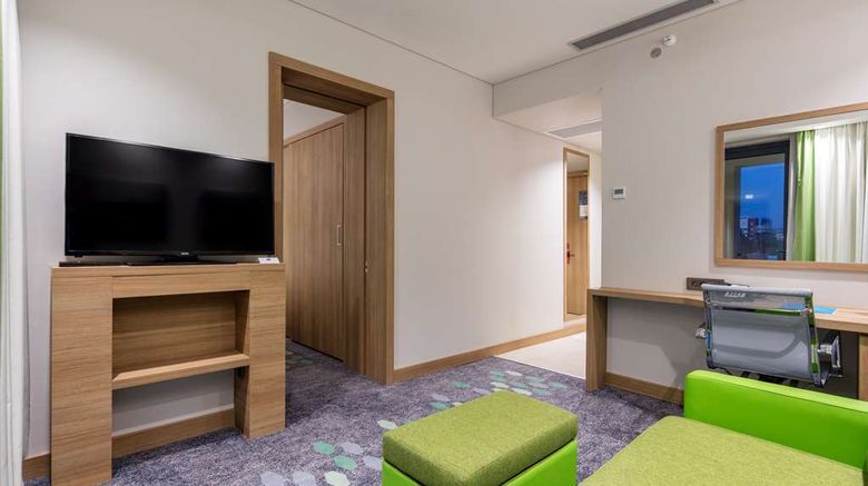 <b>Hampton by Hilton Istanbul Zeytinburnu Room</b>. Images powered by <a href="https://iceportal.shijigroup.com/" title="IcePortal" target="_blank">IcePortal</a>.