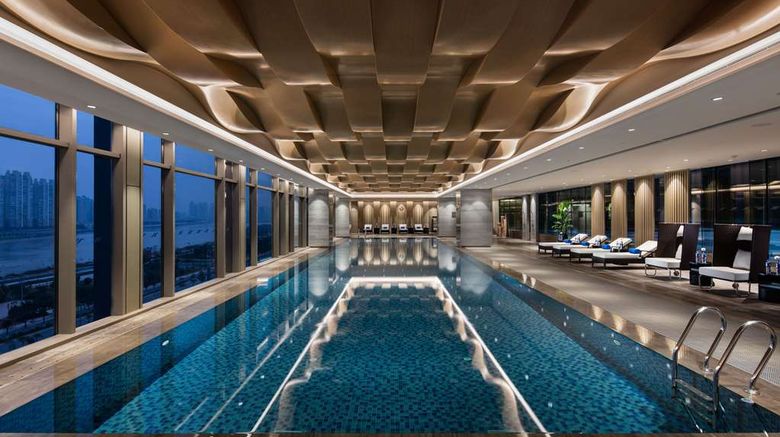 <b>Hilton Quanzhou Riverside Pool</b>. Images powered by <a href="https://iceportal.shijigroup.com/" title="IcePortal" target="_blank">IcePortal</a>.