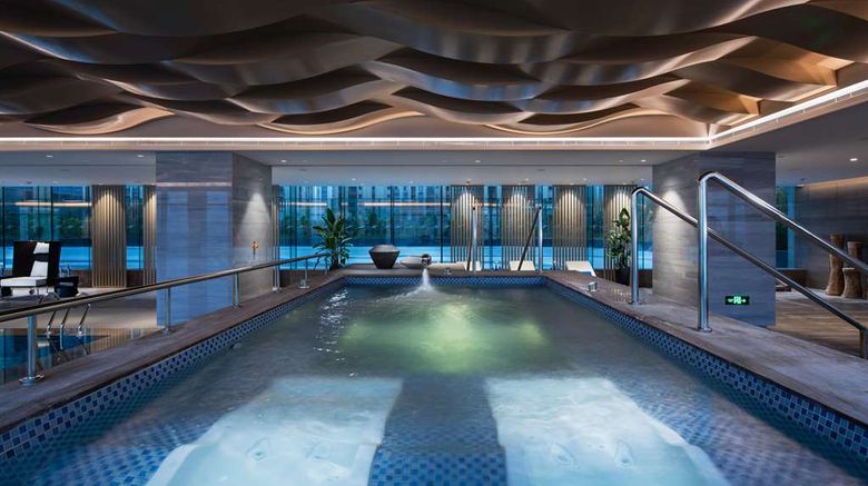 <b>Hilton Quanzhou Riverside Pool</b>. Images powered by <a href="https://iceportal.shijigroup.com/" title="IcePortal" target="_blank">IcePortal</a>.