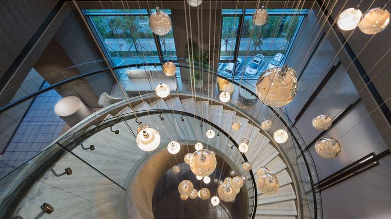 <b>Hilton Quanzhou Riverside Lobby</b>. Images powered by <a href="https://iceportal.shijigroup.com/" title="IcePortal" target="_blank">IcePortal</a>.