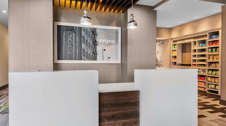 Hampton Inn/Suites Los Angeles/Hollywood Lobby