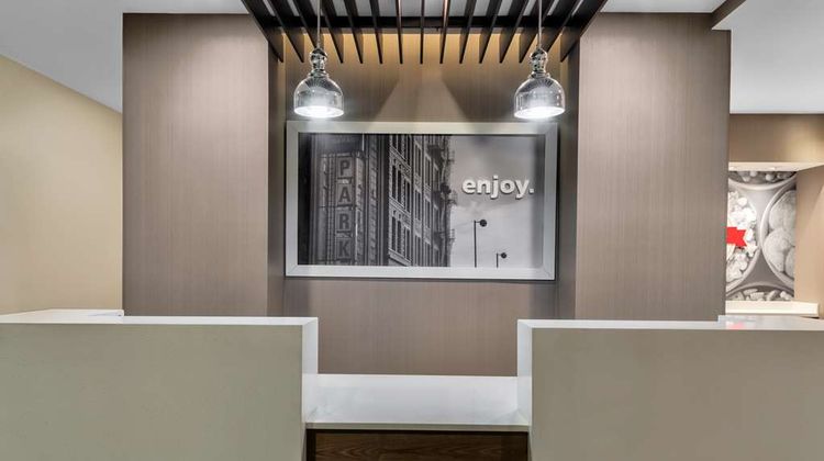 Hampton Inn/Suites Los Angeles/Hollywood Lobby