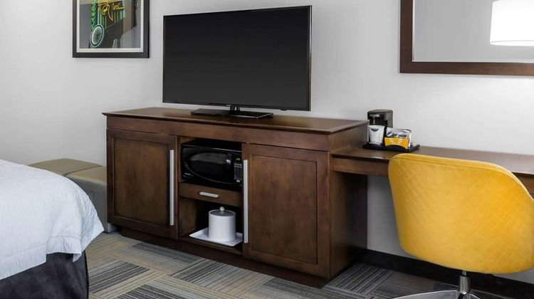 Hampton Inn/Suites Los Angeles/Hollywood Room