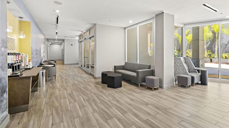 Hampton Inn/Suites Los Angeles/Hollywood Lobby