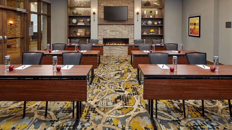 <b>Homewood Suites LA/Redondo Beach Meeting</b>. Images powered by <a href="https://iceportal.shijigroup.com/" title="IcePortal" target="_blank">IcePortal</a>.