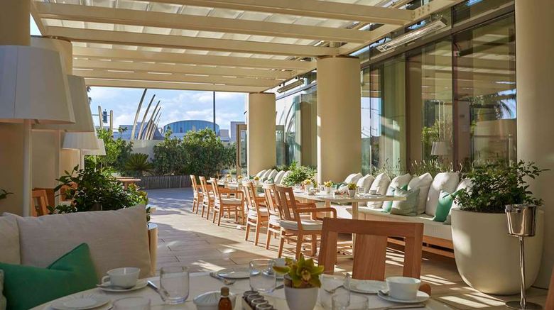 <b>Waldorf Astoria Beverly Hills Exterior</b>. Images powered by <a href="https://iceportal.shijigroup.com/" title="IcePortal" target="_blank">IcePortal</a>.