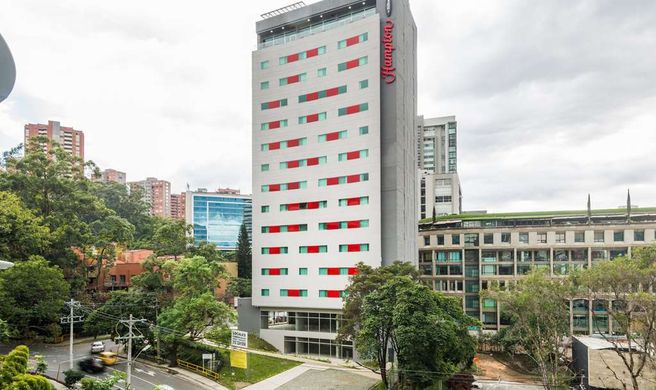 Hampton by Hilton Medellin Exterior