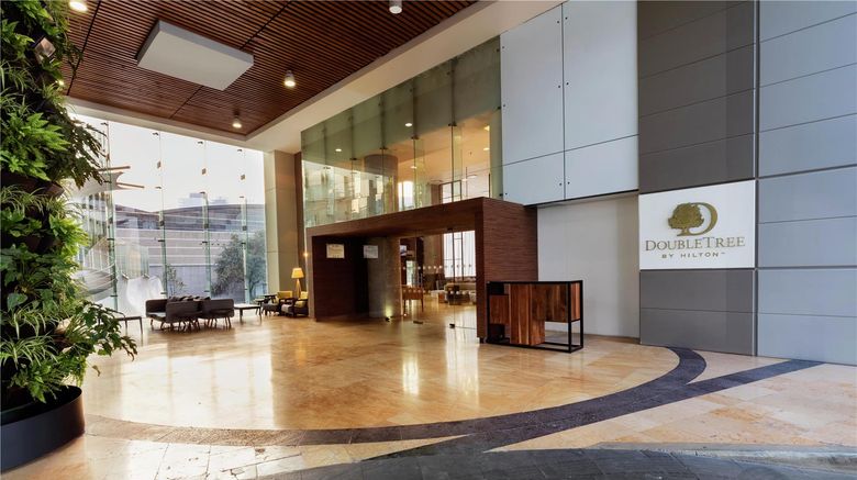 <b>DoubleTree by Hilton Mexico City SantaFe Lobby</b>. Images powered by <a href="https://iceportal.shijigroup.com/" title="IcePortal" target="_blank">IcePortal</a>.
