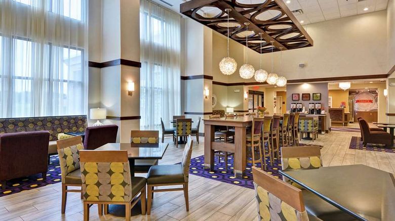 <b>Hampton Inn & Suites Ashland Lobby</b>. Images powered by <a href="https://iceportal.shijigroup.com/" title="IcePortal" target="_blank">IcePortal</a>.