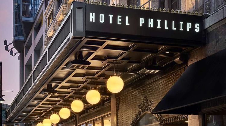 Hotel Phillips-Curio Collection Hilton Exterior
