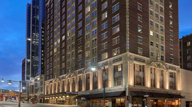 Hotel Phillips-Curio Collection Hilton Exterior