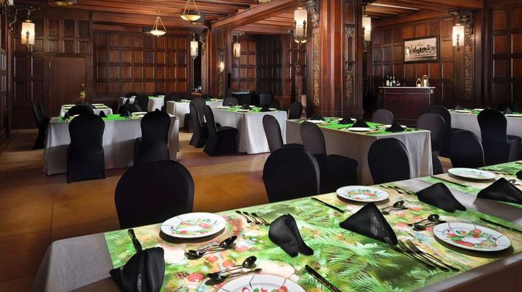 Hotel Phillips-Curio Collection Hilton Restaurant