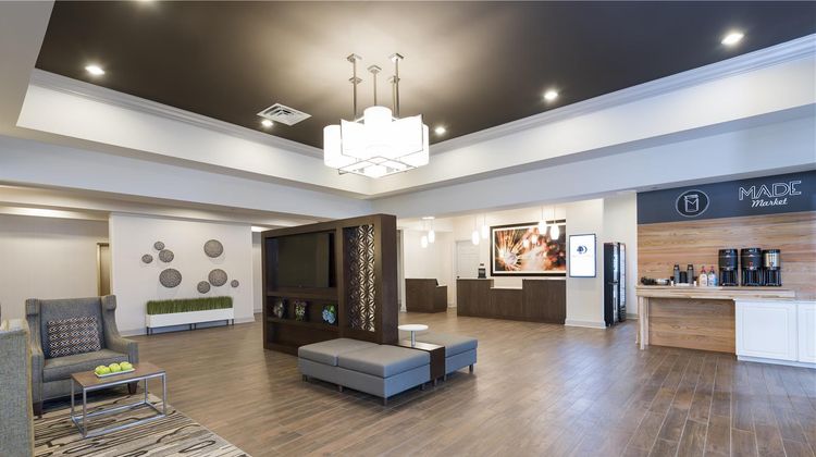 DoubleTree by Hilton Pleasant Prairie Lobby