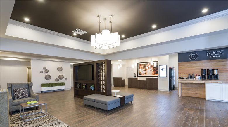 <b>DoubleTree by Hilton Pleasant Prairie Lobby</b>. Images powered by <a href="https://iceportal.shijigroup.com/" title="IcePortal" target="_blank">IcePortal</a>.