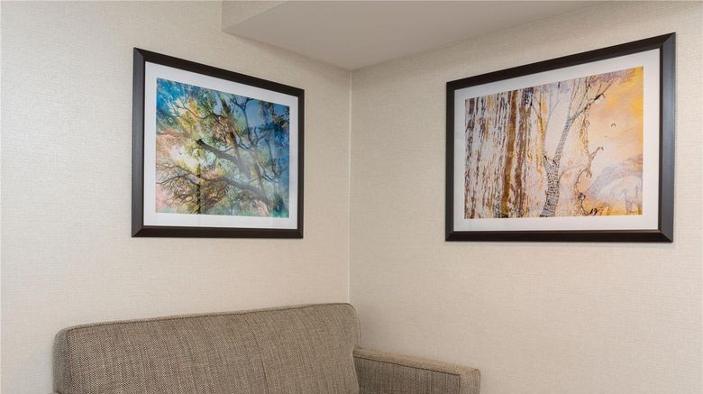 <b>DoubleTree by Hilton Pleasant Prairie Room</b>. Images powered by <a href="https://iceportal.shijigroup.com/" title="IcePortal" target="_blank">IcePortal</a>.