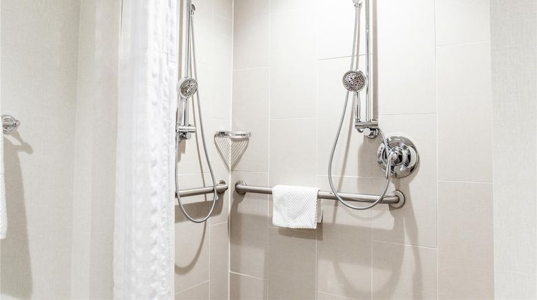 <b>DoubleTree by Hilton Pleasant Prairie Room</b>. Images powered by <a href="https://iceportal.shijigroup.com/" title="IcePortal" target="_blank">IcePortal</a>.