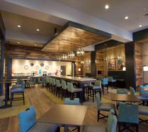 Hampton Inn & Suites Downtown St. Paul Lobby
