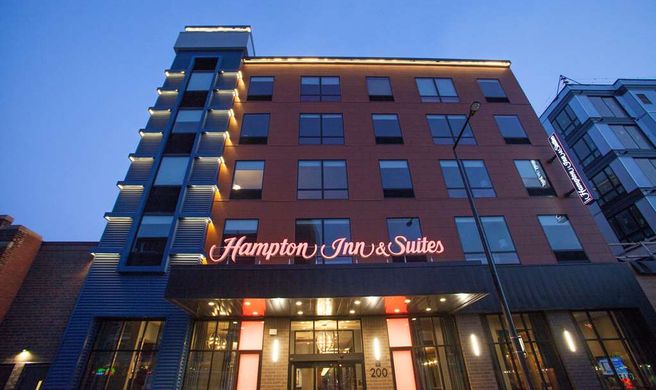 Hampton Inn & Suites Downtown St. Paul Exterior