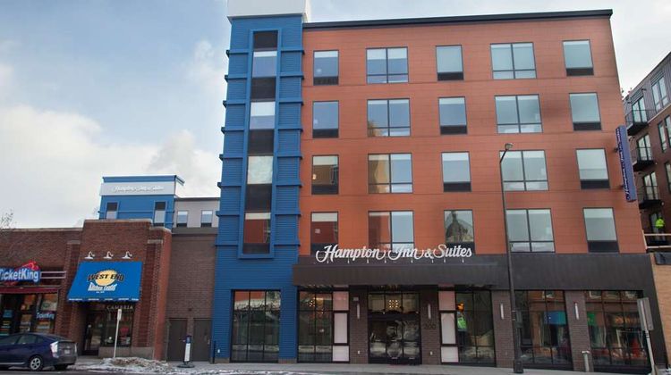 Hampton Inn & Suites Downtown St. Paul Exterior