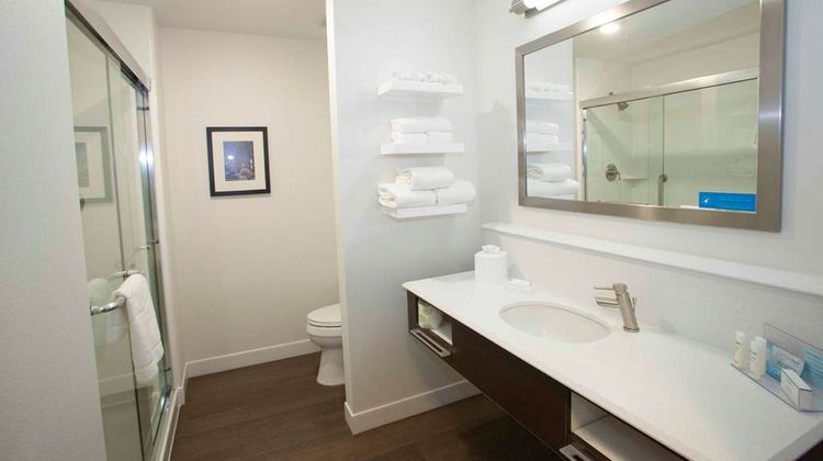 Hampton Inn & Suites Downtown St. Paul Room