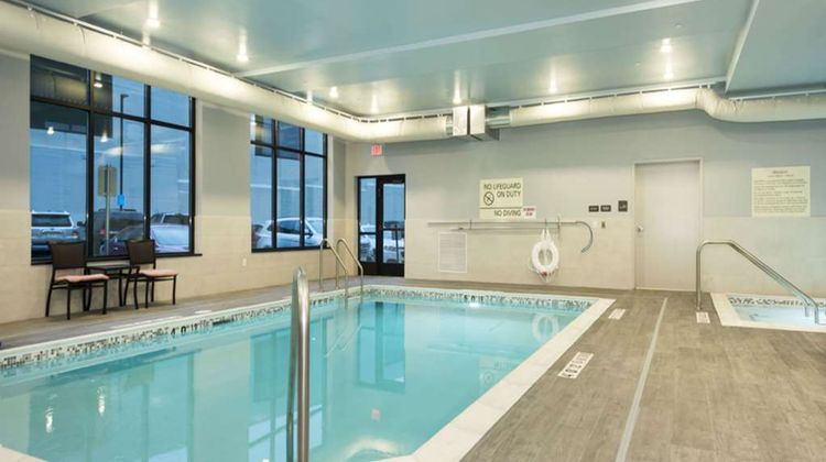 Hampton Inn & Suites University Area Pool