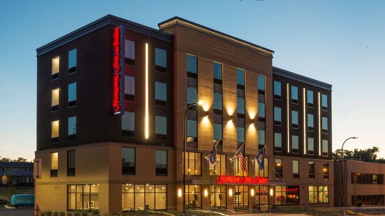 Hampton Inn & Suites University Area Exterior
