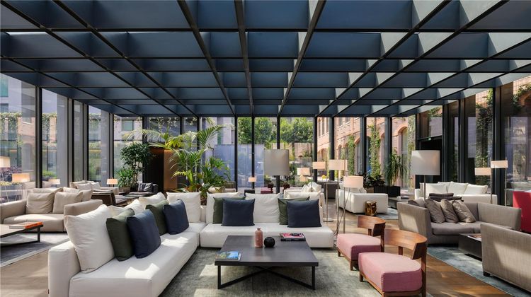 Hilton Lake Como Lobby