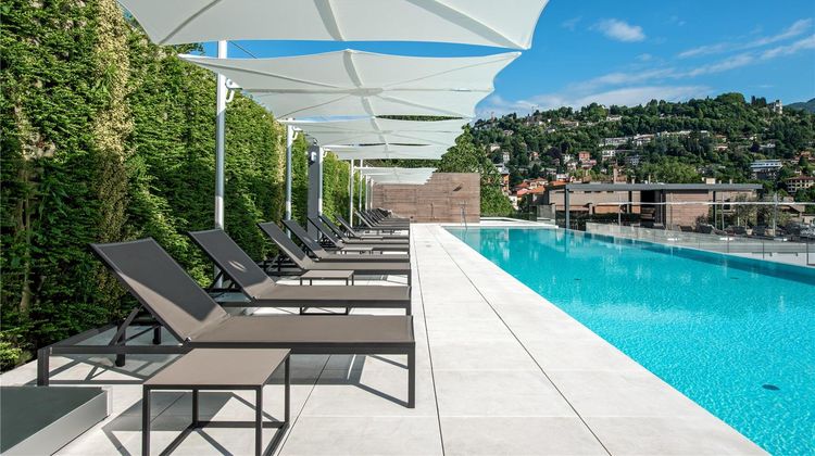 Hilton Lake Como Pool