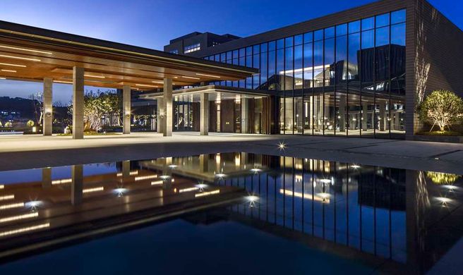 Hilton Ningbo Dongqian Lake Resort Exterior