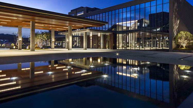 Hilton Ningbo Dongqian Lake Resort Exterior
