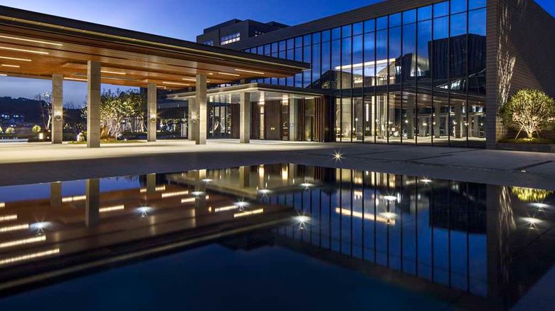 Hilton Ningbo Dongqian Lake Resort Exterior. Images powered by <a href="https://iceportal.shijigroup.com" target="_blank" rel="noopener">Ice Portal</a>.