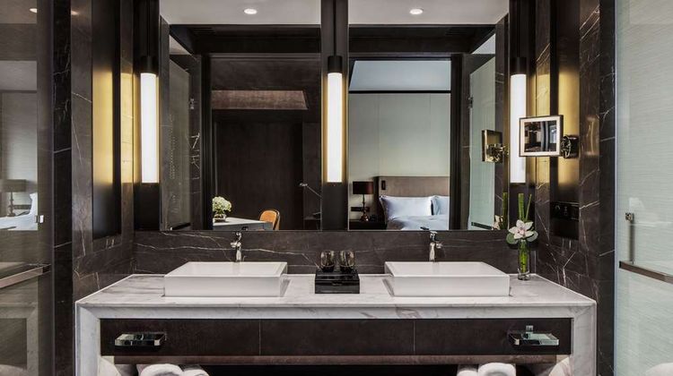 Hilton Ningbo Dongqian Lake Resort Room