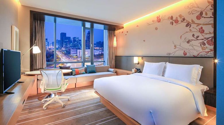<b>Hilton Garden Inn Ningbo Room</b>. Images powered by <a href="https://iceportal.shijigroup.com/" title="IcePortal" target="_blank">IcePortal</a>.