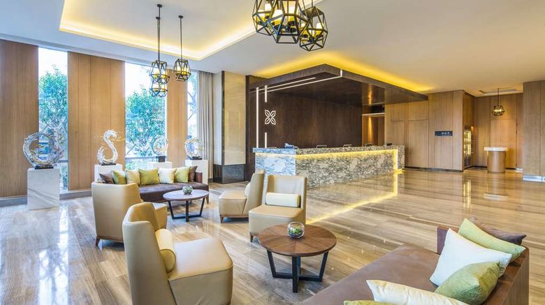 <b>Hilton Garden Inn Ningbo Lobby</b>. Images powered by <a href="https://iceportal.shijigroup.com/" title="IcePortal" target="_blank">IcePortal</a>.