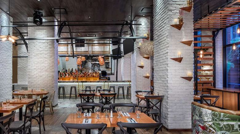 <b>DoubleTree New York Times Square West Restaurant</b>. Images powered by <a href="https://iceportal.shijigroup.com/" title="IcePortal" target="_blank">IcePortal</a>.