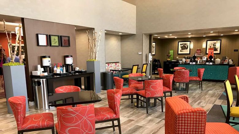 <b>Hampton Inn & Suites Moore Restaurant</b>. Images powered by <a href="https://iceportal.shijigroup.com/" title="IcePortal" target="_blank">IcePortal</a>.