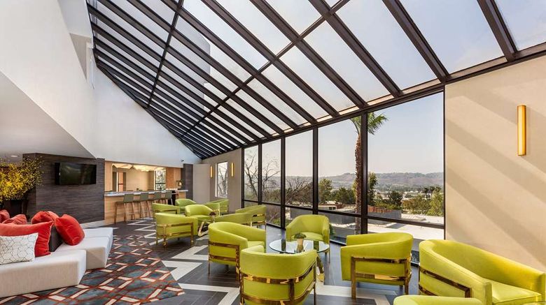 <b>DoubleTree by Hilton Pomona Lobby</b>. Images powered by <a href="https://iceportal.shijigroup.com/" title="IcePortal" target="_blank">IcePortal</a>.