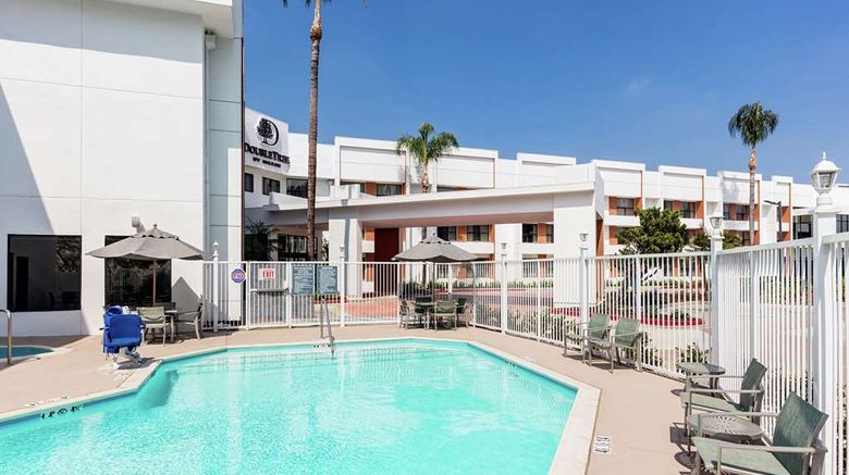 <b>DoubleTree by Hilton Pomona Pool</b>. Images powered by <a href="https://iceportal.shijigroup.com/" title="IcePortal" target="_blank">IcePortal</a>.