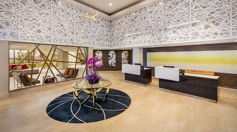 <b>DoubleTree by Hilton Pomona Lobby</b>. Images powered by <a href="https://iceportal.shijigroup.com/" title="IcePortal" target="_blank">IcePortal</a>.