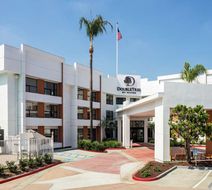DoubleTree by Hilton Pomona Exterior