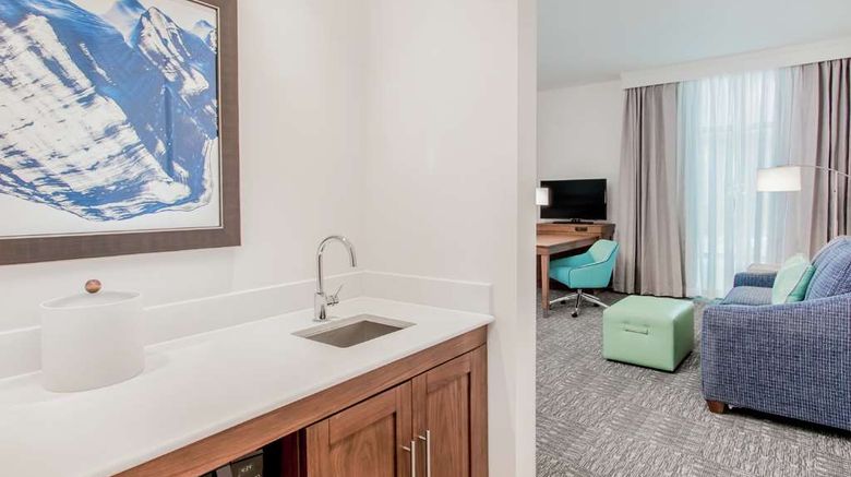 <b>Hampton Inn & Suites Panama City Beach Room</b>. Images powered by <a href="https://iceportal.shijigroup.com/" title="IcePortal" target="_blank">IcePortal</a>.