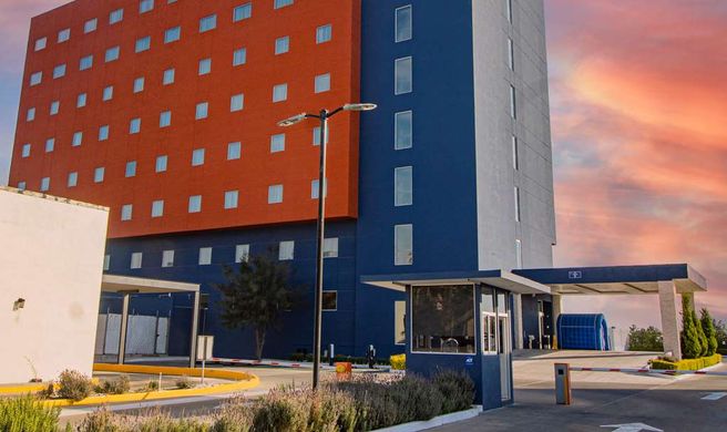 Hampton Inn & Suites by Hilton Salamanca Exterior