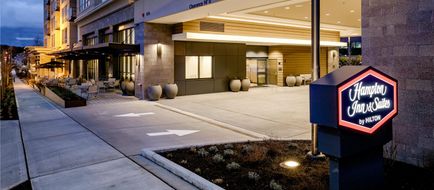 Hampton Inn & Suites Seattle/Northgate Exterior