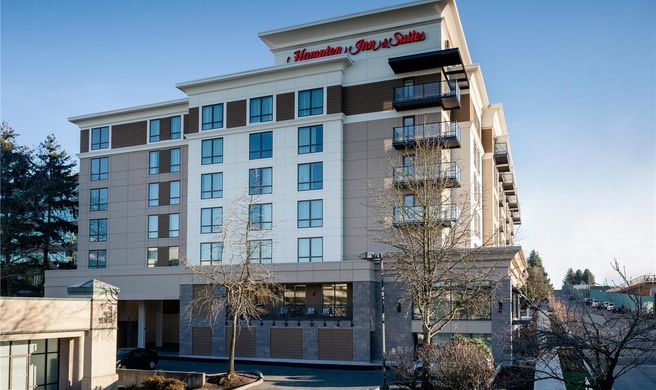 Hampton Inn & Suites Seattle/Northgate Exterior