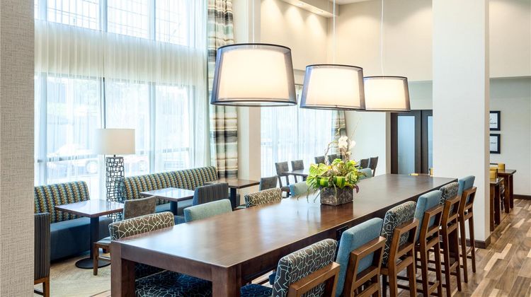 Hampton Inn & Suites Seattle/Northgate Lobby