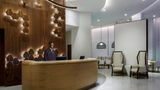 <b>Hampton Inn & Suites Santa Monica Lobby</b>. Images powered by <a href="https://iceportal.shijigroup.com/" title="IcePortal" target="_blank">IcePortal</a>.