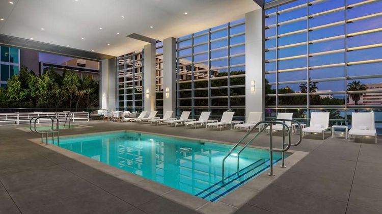 Hampton Inn & Suites Santa Monica Pool