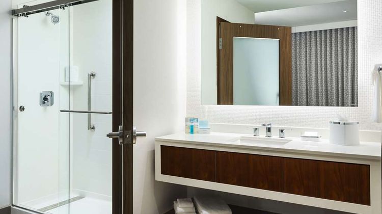 Hampton Inn & Suites Santa Monica Room