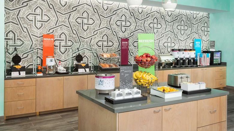 <b>Hampton Inn & Suites Santa Monica Restaurant</b>. Images powered by <a href="https://iceportal.shijigroup.com/" title="IcePortal" target="_blank">IcePortal</a>.