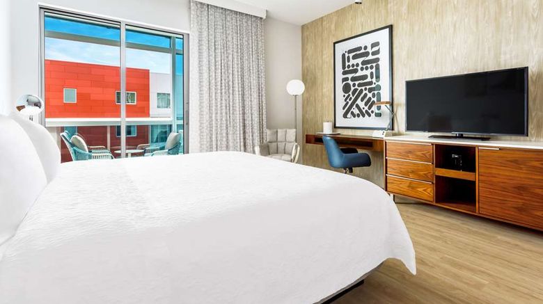 <b>Hampton Inn & Suites Santa Monica Room</b>. Images powered by <a href="https://iceportal.shijigroup.com/" title="IcePortal" target="_blank">IcePortal</a>.